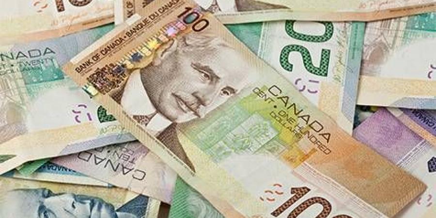 الدولار الكندي يتراجع رغم ارتفاع عوائد السندات وتقليص رهانات المضاربين السلبية