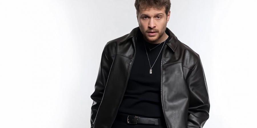 نجم “هذا البحر سوف يفيض” بوراك يوروك يزفّ خبر زواجه… قصة حب تنتهي بزفاف خارج تركيا